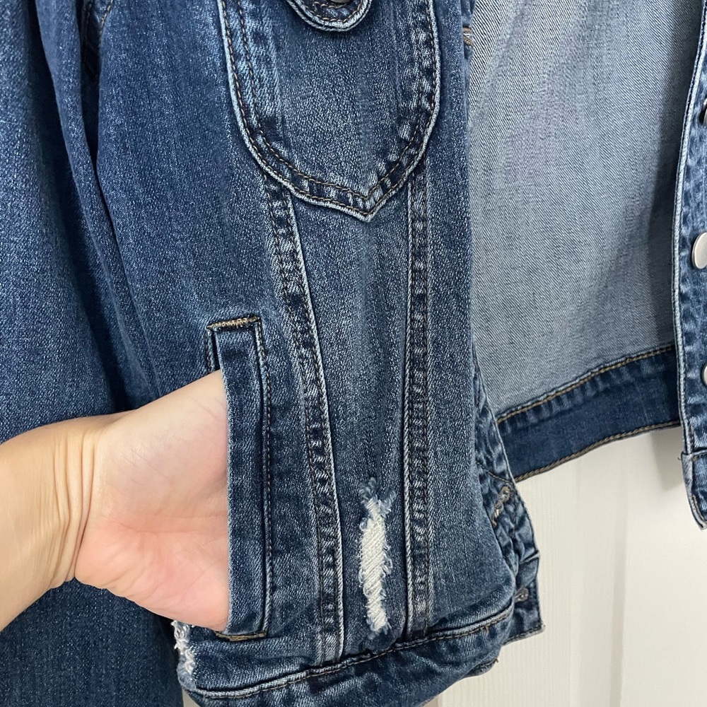 Ashley Mason, size M, blue. Stylish jean jacket